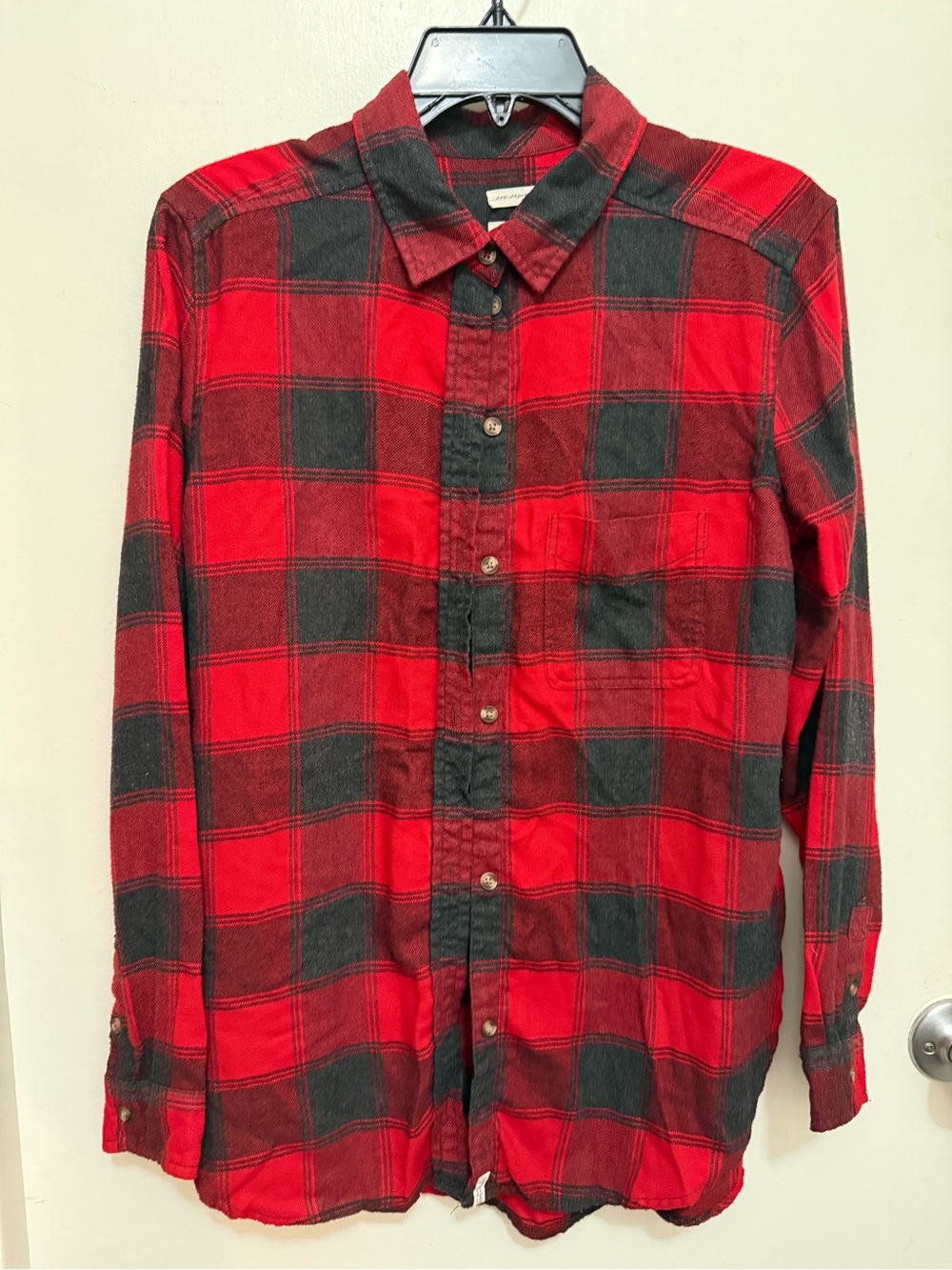 American Eagle Outfitters Red & Black Plaid Button-Down Shirt